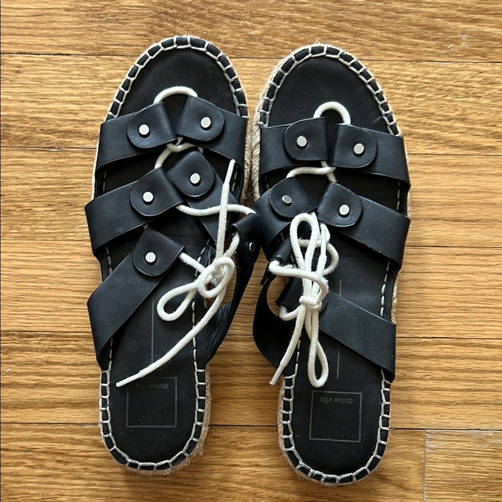 Dolce Vita Black and White Sandals with Floral Design size 9